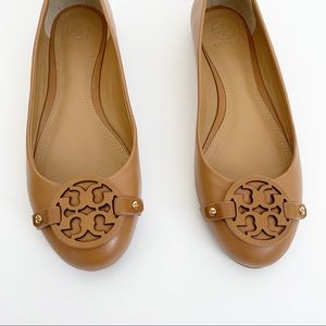 Tory Burch Gabriel Ballet Flats Leather Logo Medallion Tan Camel Size 8.5